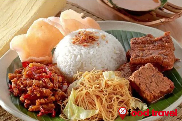 Nasi Uduk: Hidangan Khas Betawi yang Menggugah Selera