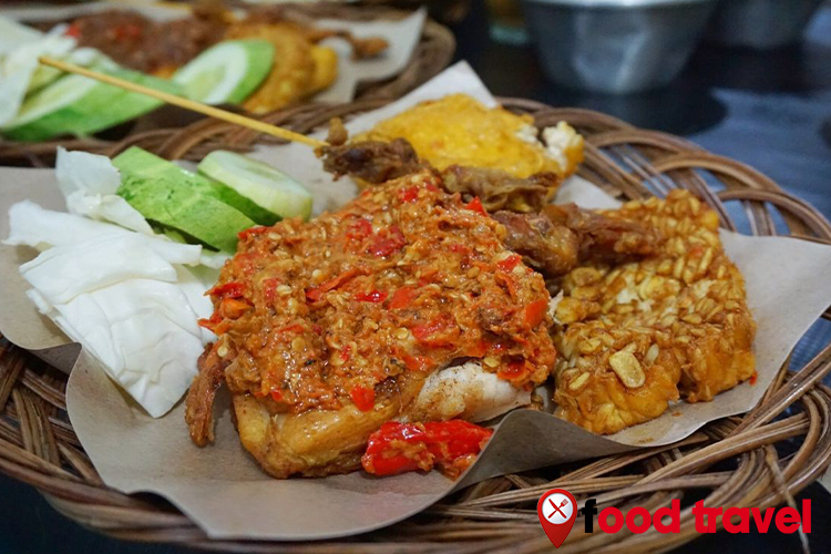 Ayam Gepuk: Nikmatnya Kelezatan Kuliner Indonesia