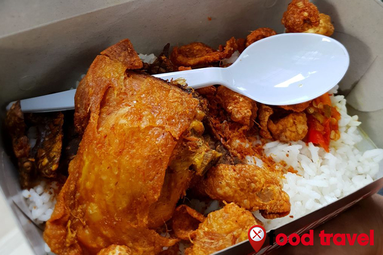 Nikmati Gurihnya Nasi Kulit Kuliner Khas Indonesia