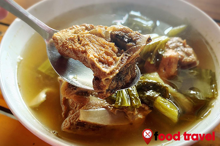 Makanan Bakut: Kenikmatan Daging Iga Babi