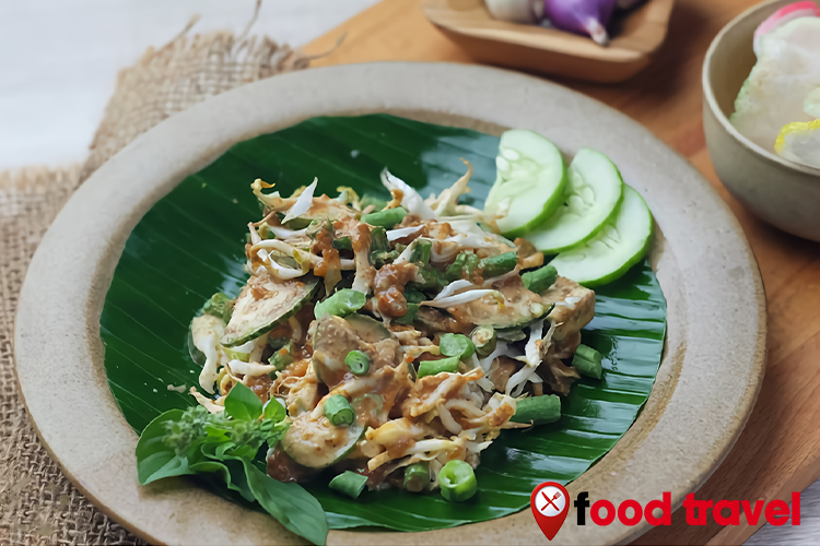 Karedok: Perpaduan Segar Sayur dan Sambal Kacang yang Lezat