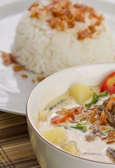 Soto Betawi: Paduan Kuah Santan dan Daging yang Lezat