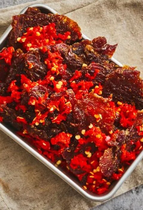 Pedas Gurih Dendeng Balado: Legenda Kuliner Minangkabau