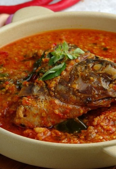 Ikan Woku Belanga: Masakan Laut Pedas yang Memikat Hati